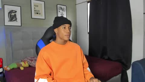 Snapshot of axel_silva3 chatting on October 15, 2025, 12:27 pm AXEL SILVA online show from October 15, 2025, 12:27 pm