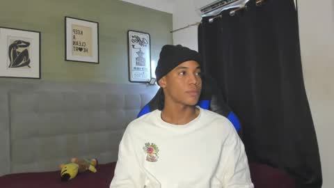 Snapshot of axel_silva3 chatting on October 18, 2025, 12:28 pm AXEL SILVA online show from October 18, 2025, 12:28 pm