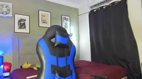 Snapshot of axel_silva3 chatting on October 19, 2025, 12:28 pm AXEL SILVA online show from October 19, 2025, 12:28 pm