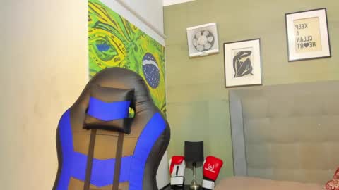 Snapshot of axel_silva3 chatting on October 22, 2025, 12:27 pm AXEL SILVA online show from October 22, 2025, 12:27 pm