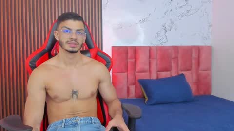 Axel  online show from December 19, 2024, 3:51 am