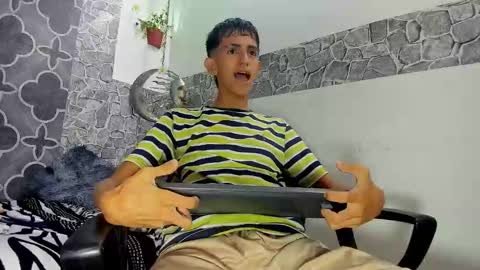 axel_strongx18 online show from February 8, 2026, 1:36 pm