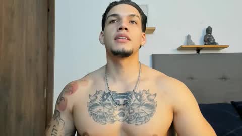 Snapshot of axel_taylor21 chatting on October 10, 2025, 2:54 am INDEPENDENT MODEL online show from October 10, 2025, 2:54 am