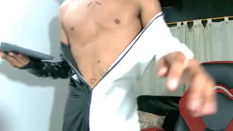 Snapshot of axel_thin chatting on April 14, 2026, 2:06 am axel_thin online show from April 14, 2026, 2:06 am