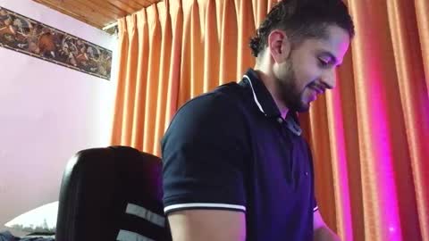 Snapshot of axelcr0ss chatting on October 8, 2025, 12:52 am axelcr0ss online show from October 8, 2025, 12:52 am