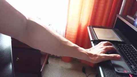 Snapshot of axelcr0ss chatting on October 28, 2025, 9:06 pm axelcr0ss online show from October 28, 2025, 9:06 pm