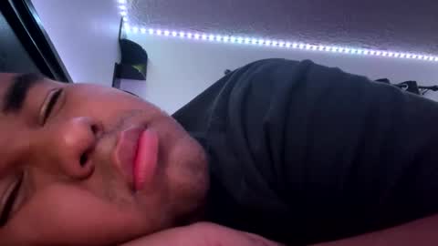 axelfigueroa2 online show from October 17, 2025, 4:37 am