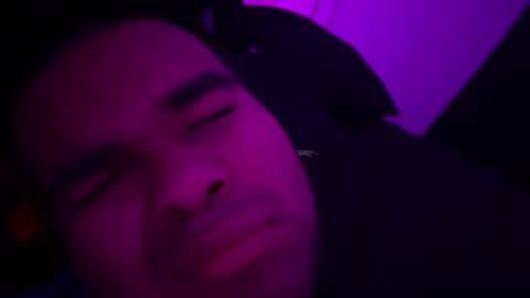 axelfigueroa2 online show from October 25, 2025, 5:26 am