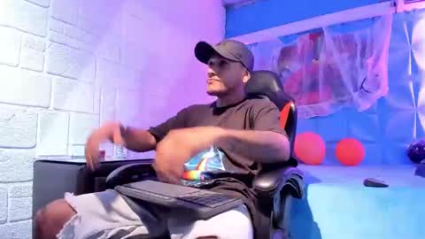 Axell Cross2 online show from October 28, 2025, 2:04 am