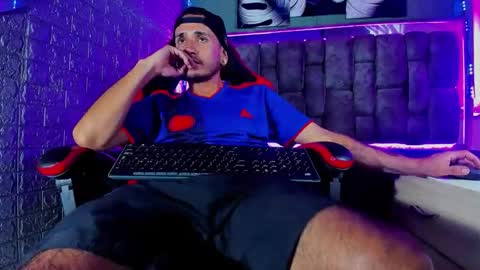 Axell Cross2 online show from May 14, 2026, 5:25 am