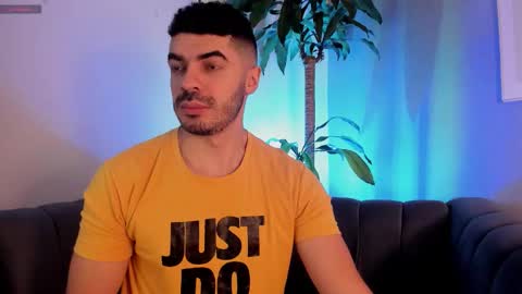 Axel Thompsom online show from December 14, 2025, 11:04 am