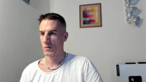 Axl online show from December 19, 2025, 8:49 pm