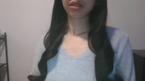 Snapshot of axuepetitt chatting on December 17, 2024, 3:17 pm axue online show from December 17, 2024, 3:17 pm