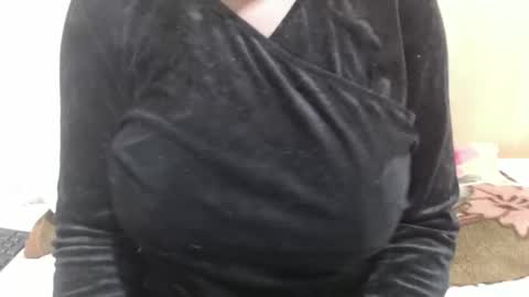 Ayie online show from November 10, 2025, 10:03 am