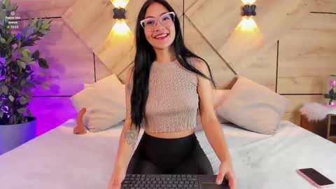 Snapshot of aylin_rousse chatting on October 1, 2025, 7:31 pm ayllin online show from October 1, 2025, 7:31 pm