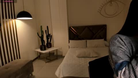 Ayshel online show from November 28, 2025, 3:53 am