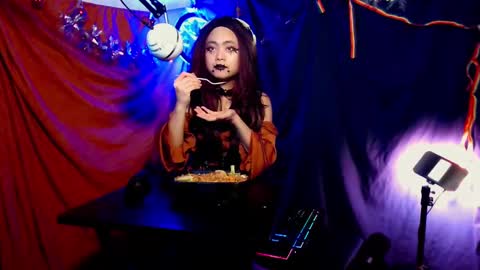 Snapshot of azazelgains chatting on December 8, 2024, 5:29 am Azazel online show from December 8, 2024, 5:29 am