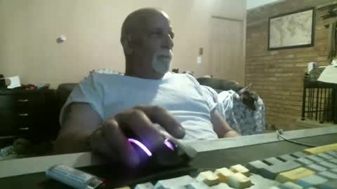 azjohnny online show from April 4, 2026, 6:49 pm