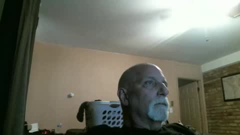 azjohnny online show from April 5, 2026, 11:02 pm