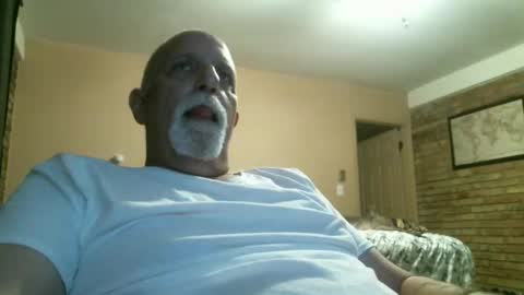 azjohnny online show from April 7, 2026, 2:23 am