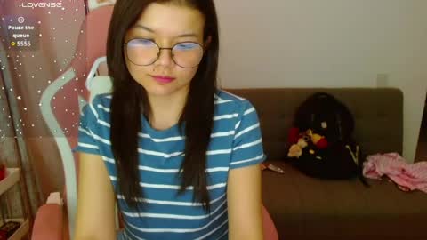 Snapshot of azu_chan chatting on May 6, 2026, 11:54 pm Azu online show from May 6, 2026, 11:54 pm
