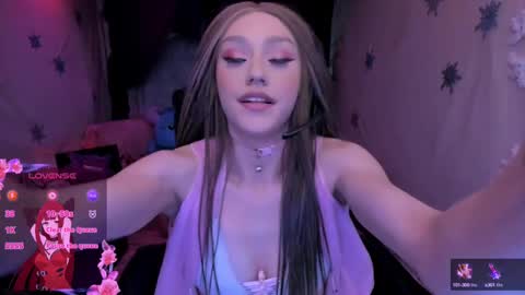 Snapshot of azul_prim chatting on March 8, 2025, 1:39 am   online show from March 8, 2025, 1:39 am