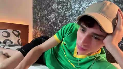 Snapshot of azulyfucsia chatting on October 13, 2025, 6:24 am nice boy online show from October 13, 2025, 6:24 am