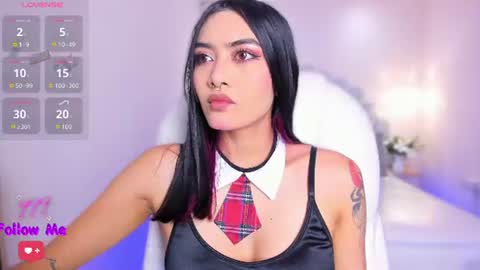 Azura online show from June 18, 2026, 7:07 pm