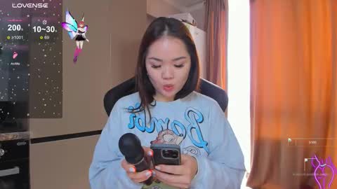 azure_moon online show from November 15, 2025, 9:17 am