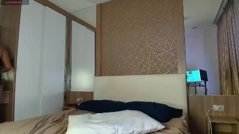 Coco online show from April 16, 2026, 10:01 pm