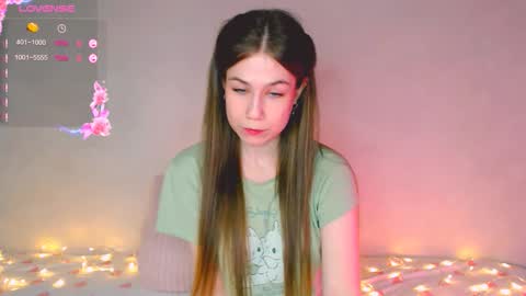 Kira online show from December 17, 2025, 2:23 pm