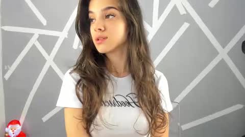 Snapshot of babyaylin chatting on December 3, 2024, 5:42 am Aylin  online show from December 3, 2024, 5:42 am