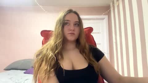 Snapshot of babyblissxx chatting on January 5, 2026, 11:52 pm Katerina online show from January 5, 2026, 11:52 pm