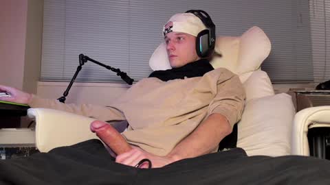Big cock boy online show from February 2, 2025, 5:21 am