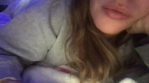 Snapshot of babyhoney333 chatting on February 1, 2026, 3:05 am babyhoney333 online show from February 1, 2026, 3:05 am