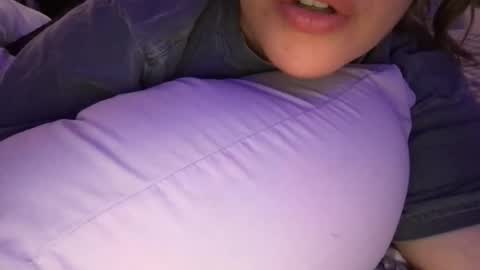 Snapshot of babyhoney333 chatting on April 26, 2026, 11:13 pm babyhoney333 online show from April 26, 2026, 11:13 pm