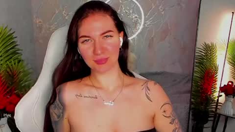 Sophia online show from May 13, 2026, 1:36 am
