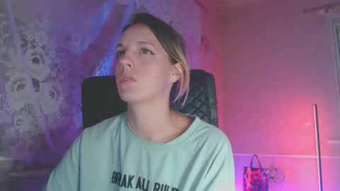 Sonya online show from September 19, 2025, 8:09 pm