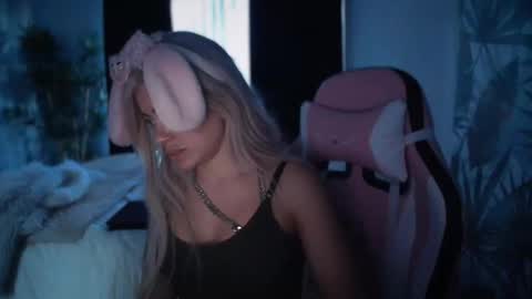 Snapshot of babysugarbunny chatting on November 2, 2025, 11:18 pm babysugarbunny online show from November 2, 2025, 11:18 pm