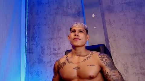 Snapshot of bad_boytoh chatting on February 4, 2026, 2:06 am bad_boytoh online show from February 4, 2026, 2:06 am