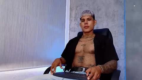 Snapshot of bad_boytoh chatting on February 14, 2026, 3:53 pm bad_boytoh online show from February 14, 2026, 3:53 pm