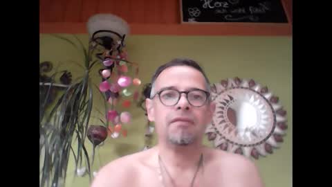 Snapshot of badboy2406 chatting on February 28, 2025, 8:31 am badboy2406 online show from February 28, 2025, 8:31 am