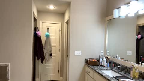 Snapshot of badboyson65 chatting on December 15, 2024, 6:18 am HotWifeFun32 online show from December 15, 2024, 6:18 am