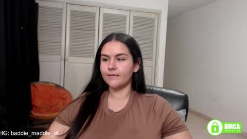 Snapshot of baddie_maddie_ chatting on October 21, 2025, 6:36 am want custom text me through my snap 3 online show from October 21, 2025, 6:36 am