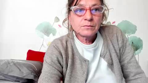 Snapshot of badgg chatting on April 18, 2026, 2:43 pm Gina online show from April 18, 2026, 2:43 pm