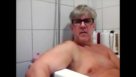 baggelina75 online show from January 12, 2025, 9:29 pm