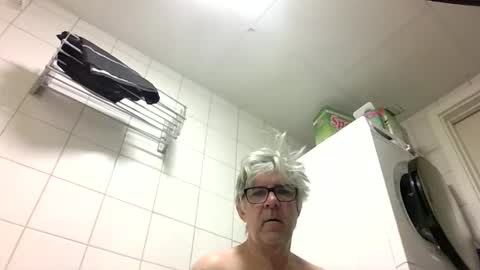 baggelina75 online show from April 17, 2026, 3:42 am