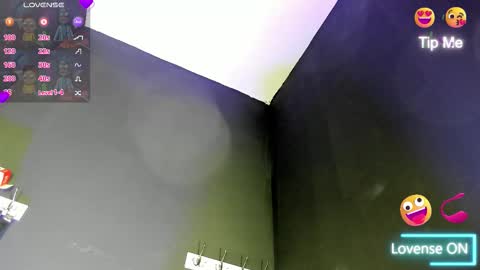 bagiolett  online show from November 14, 2025, 7:23 pm