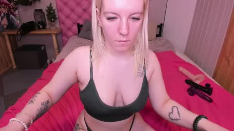 holly online show from February 6, 2025, 11:21 am