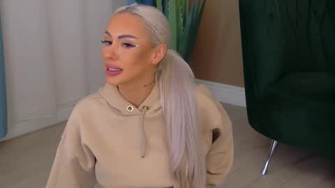 bailey_rush online show from November 7, 2025, 5:24 pm